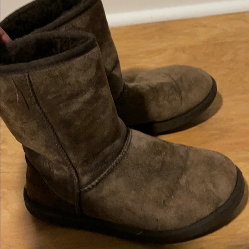 Women’s UGG boots - Picture 2 of 5